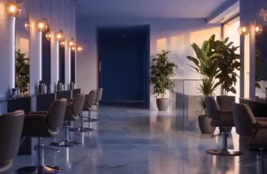 Un salón vacío al cerrar